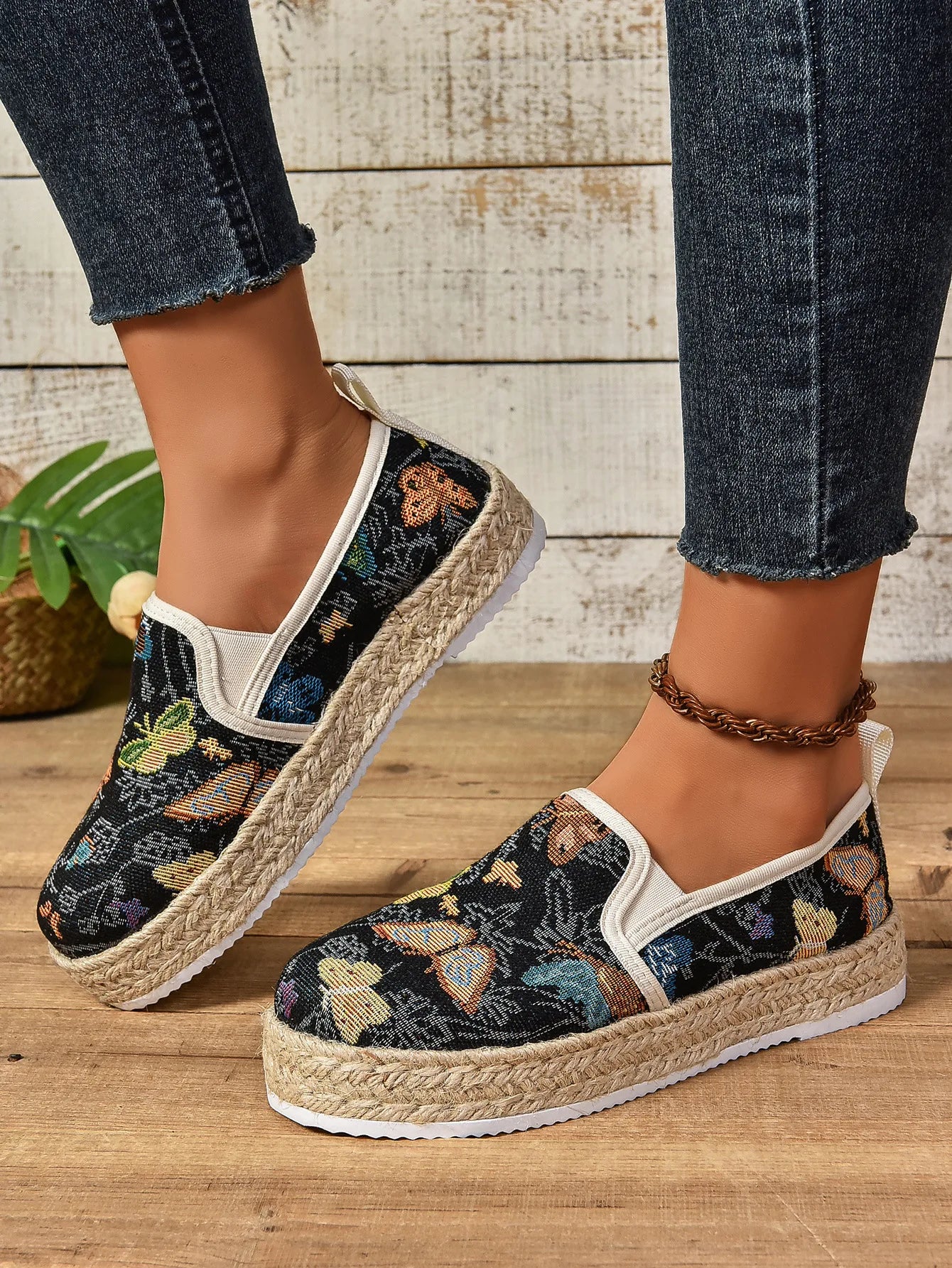 2025 Casual Comfortable Sneakers Women Barefoot Shipping Shoes