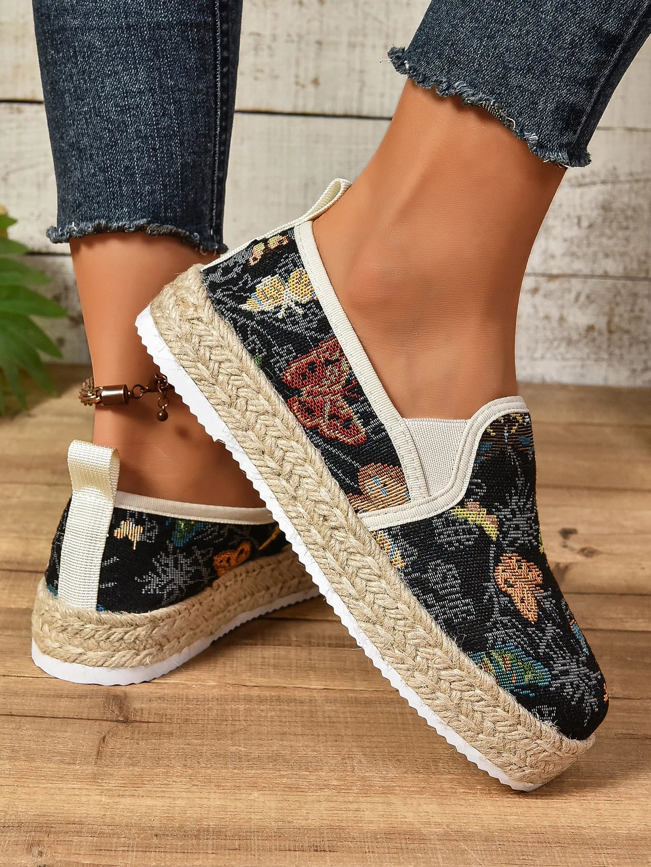 2025 Casual Comfortable Sneakers Women Barefoot Shipping Shoes